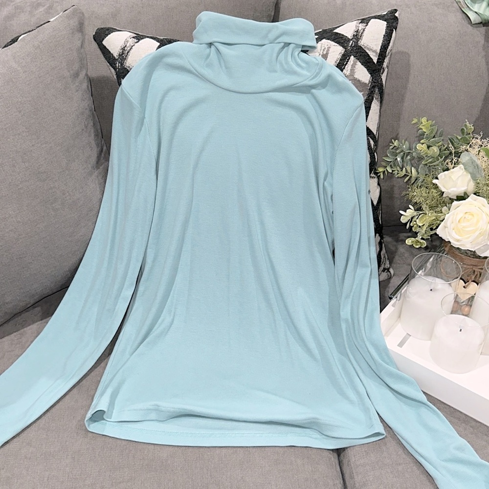 Columbia long sleeve turtle neck size L